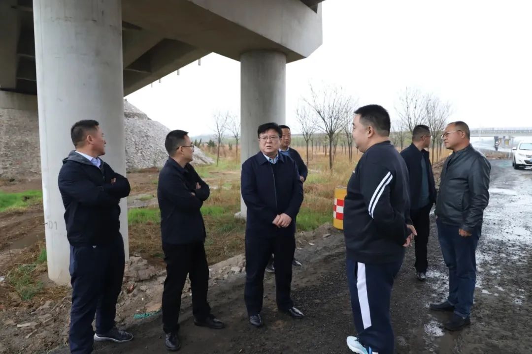 市公交集團至石衡高速衡水段調(diào)研重點材料運輸?shù)裙ぷ? class=