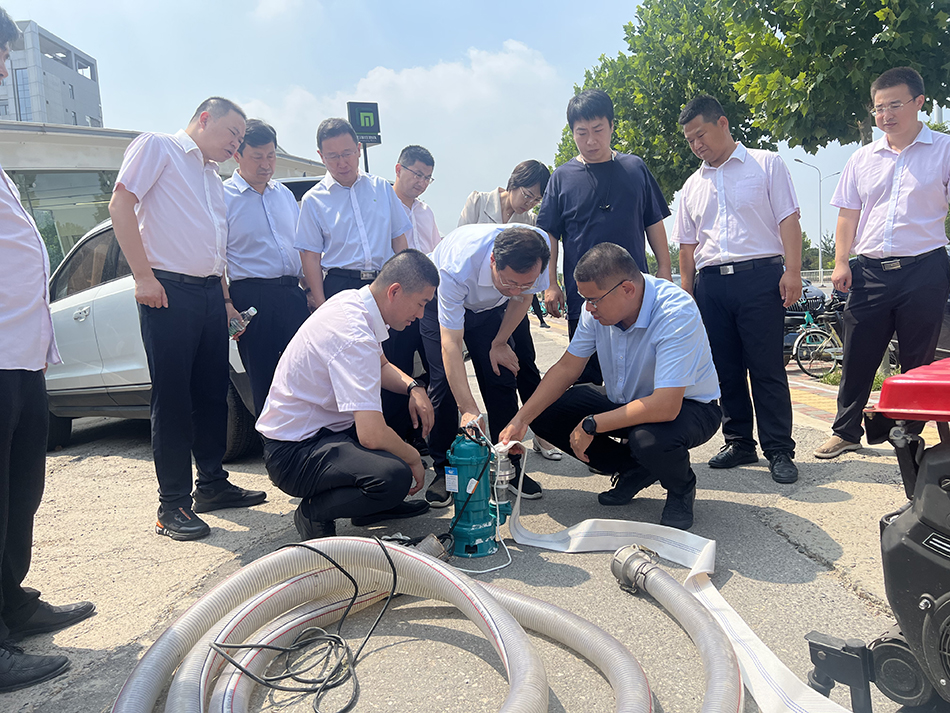 交投集團(tuán)領(lǐng)導(dǎo)帶隊(duì)檢查地鐵防汛工作并主持召開專題調(diào)度會(huì)
