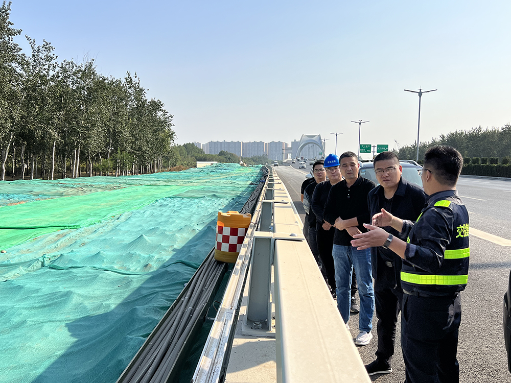 交投集團領導對復興大街、北三環(huán)市政化 改造項目開展大氣污染防治督導檢查