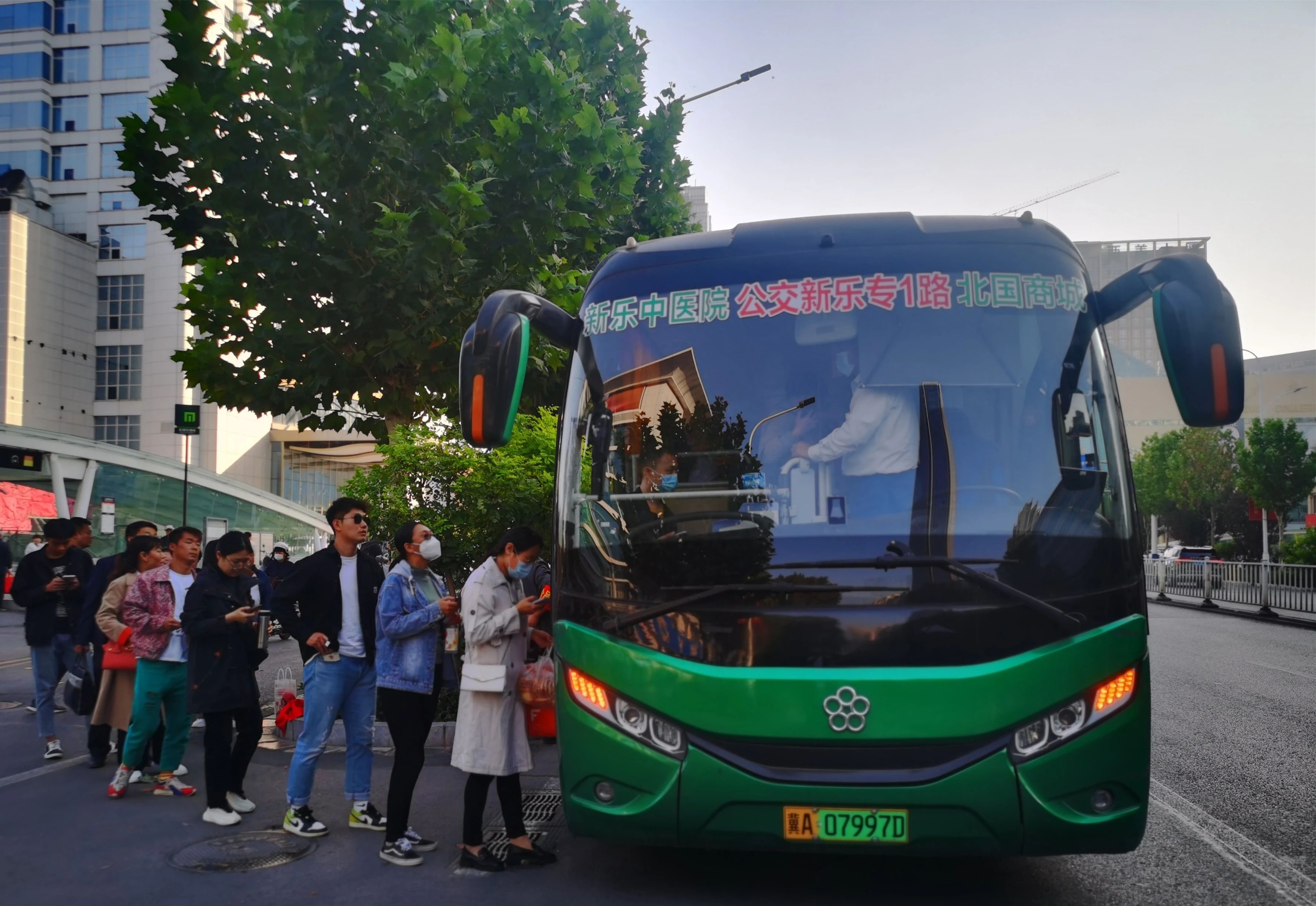 “小車輪”承載“大民生” ——石家莊公交集團(tuán)多措并舉助推城鄉(xiāng)一體化建設(shè)