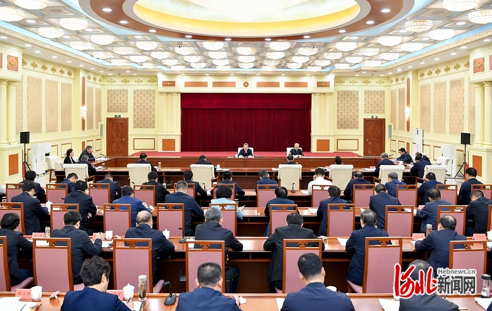 倪岳峰主持召開河北省委理論學(xué)習(xí)中心組學(xué)習(xí)會