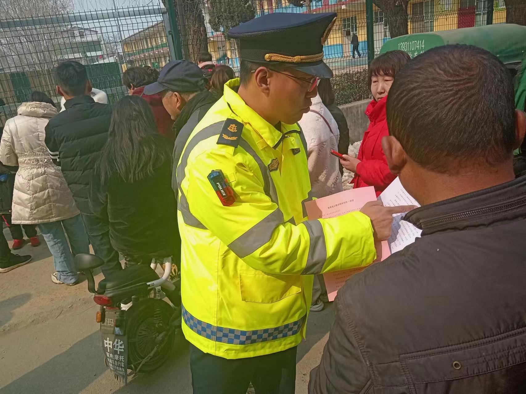 市高速集團(tuán)深正分公司路產(chǎn)巡查大隊(duì)開展交通安全宣傳活動(dòng)