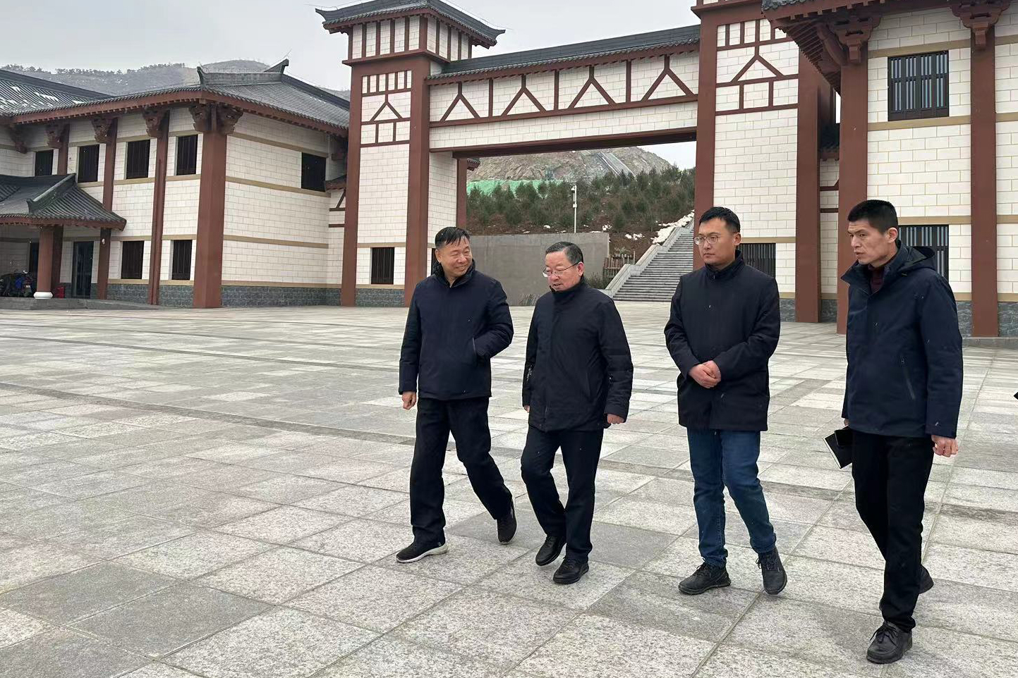交投集團黨委書記、董事長劉清國到市公益性公墓（石家莊大峪山生命紀念園）、大河集配物流集散中心項目現(xiàn)場調(diào)研指導(dǎo)工作
