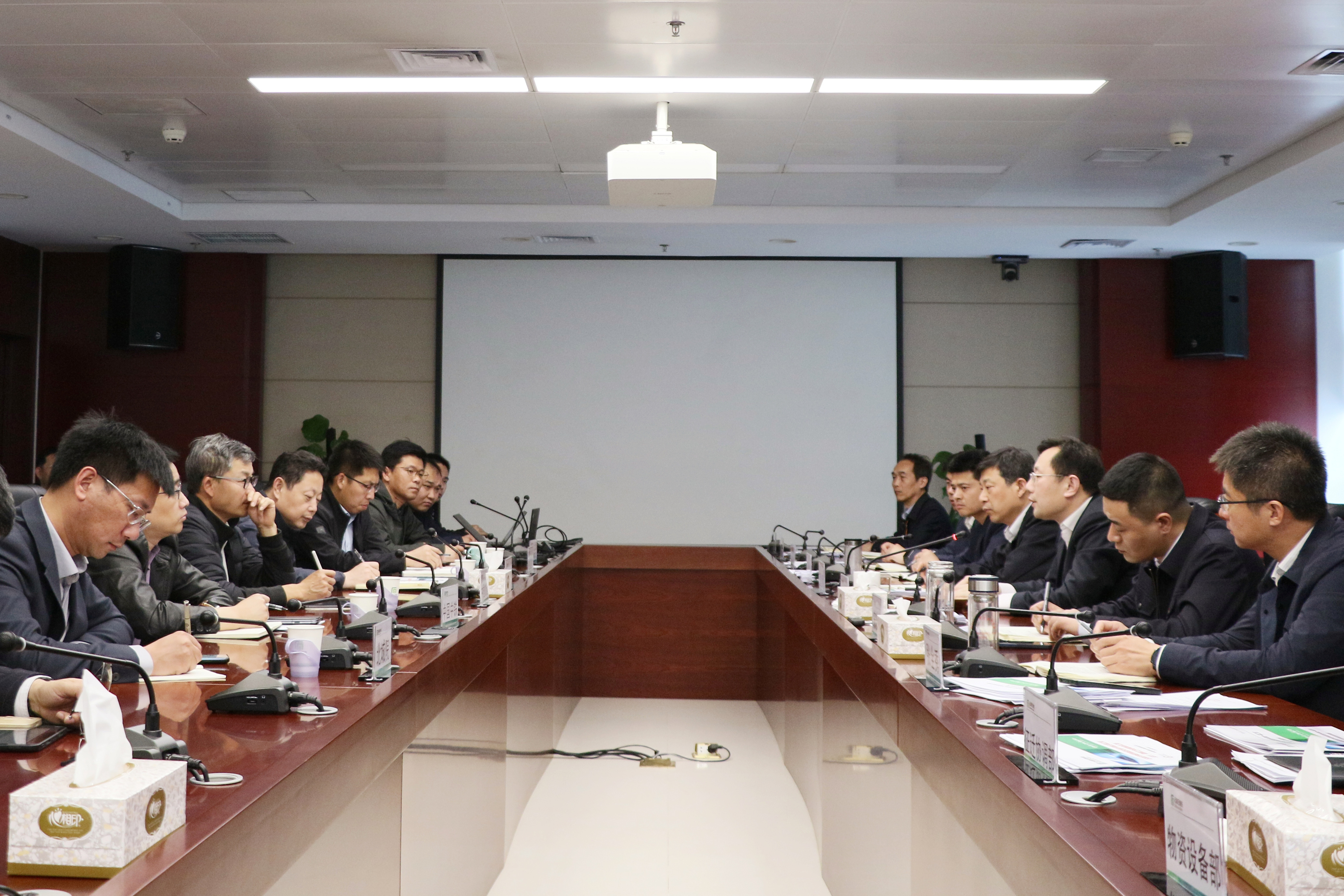 市軌道集團組織召開工程調(diào)度會