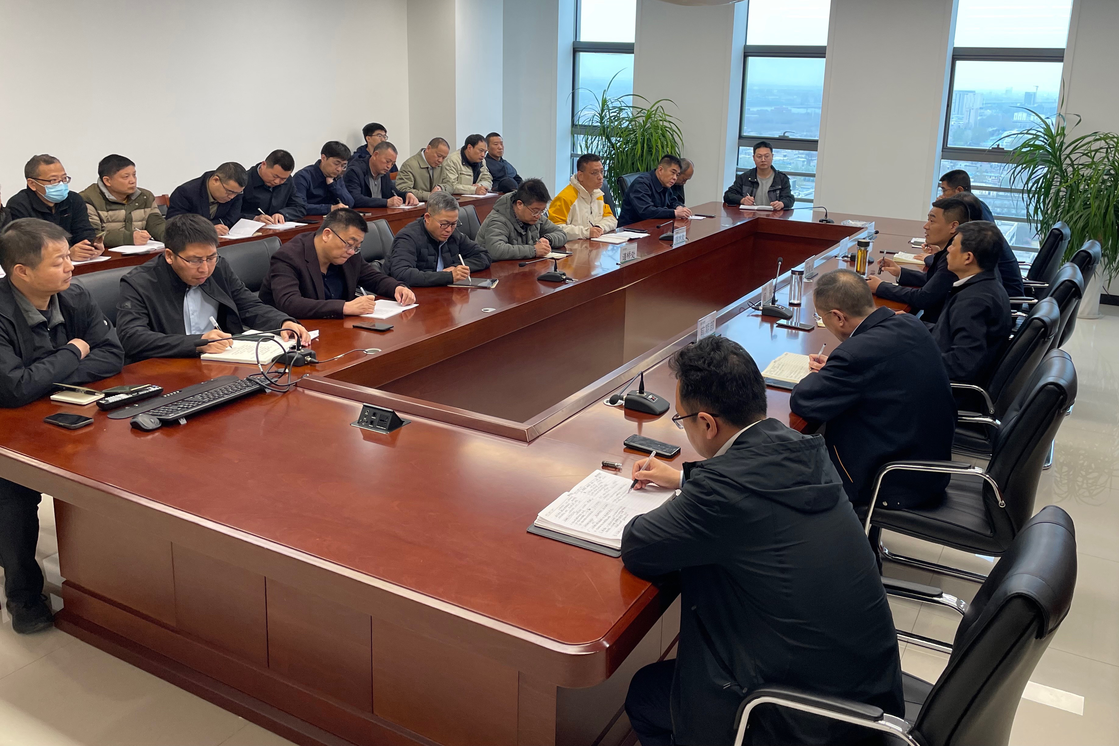市軌道集團(tuán)召開大氣污染防治專題工作會(huì)議暨安全生產(chǎn)汛前工作部署會(huì)議