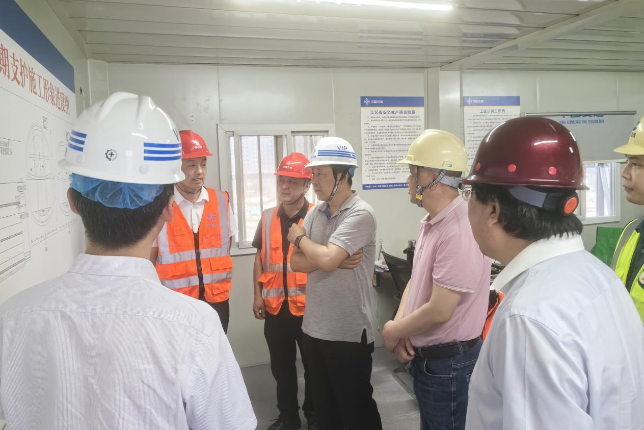 市軌道集團(tuán)檢查指導(dǎo)軌道交通工程項目建設(shè)